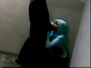 Tío joven se hentay subtitulado en español folla a la abuela tetona y gordita